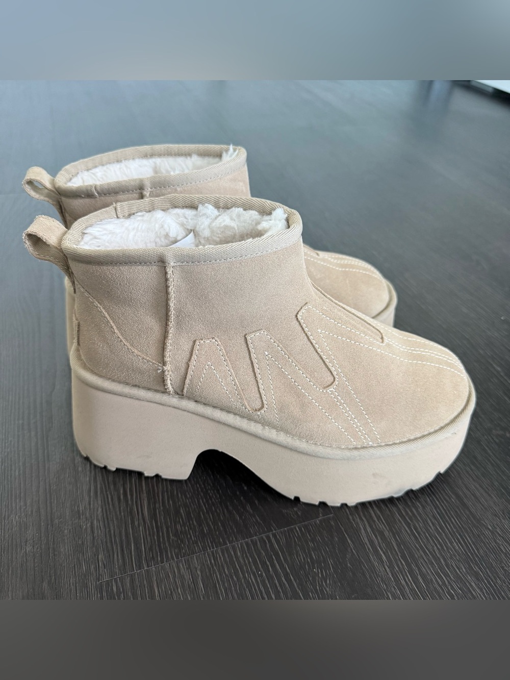 UGG Women's Ultra Mini Heights Sunwave Size US 8 - Picture 4 of 9